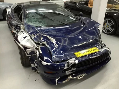 Siêu xe Jaguar bẹp dúm rao bán gần 230.000 USD
